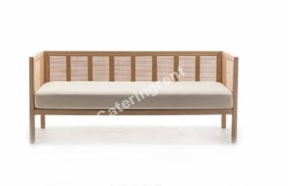 sofa dřevěná s výpletem